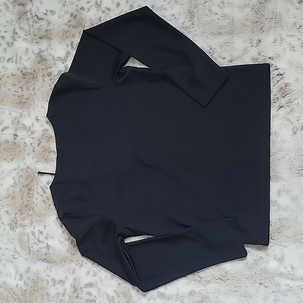 Lace Up Rash Guard - Picture 2 of 7